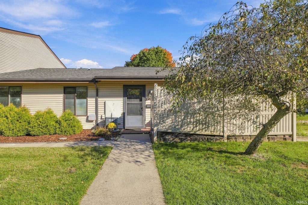 Photo of 6505 Hill Rise Drive, Fort Wayne, IN 46804 (MLS # 202643381)