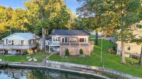 Photo of 530 Bayview Drive, Rome City, IN 46784 (MLS # 202541082)