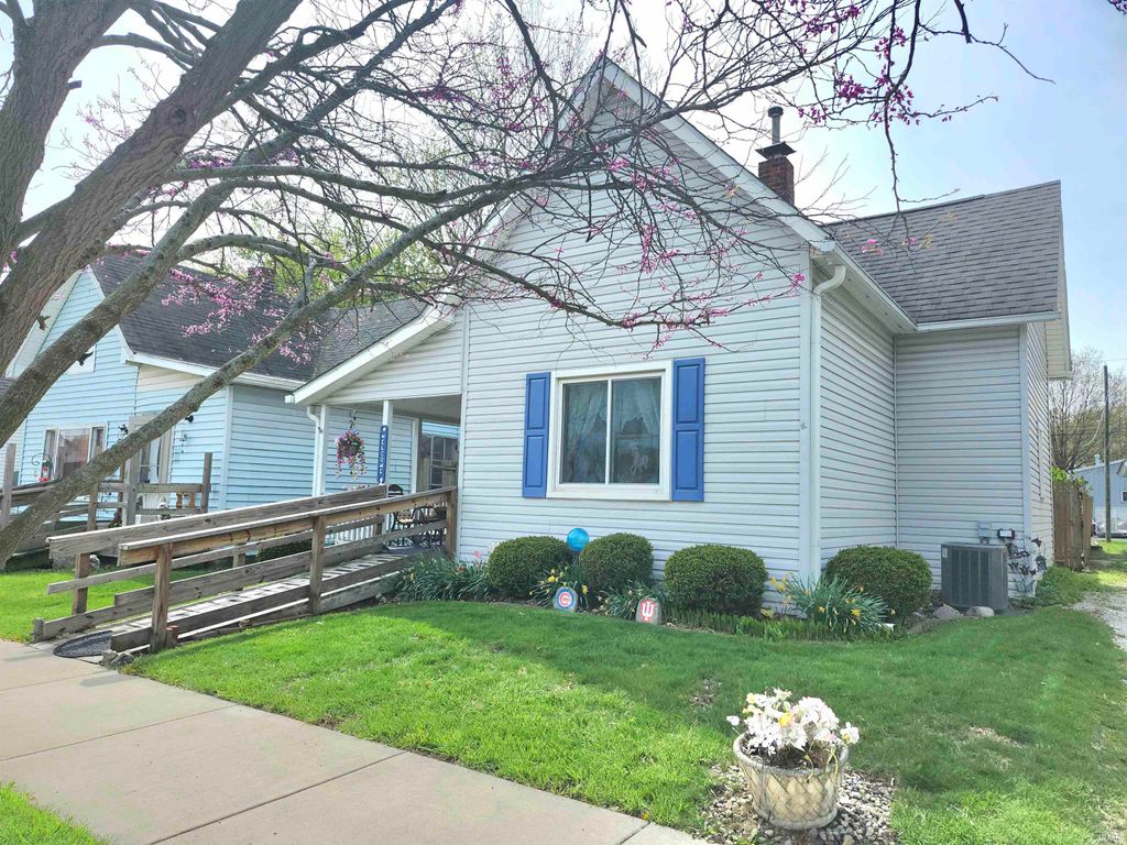 Photo of 909 S Bell Street, Kokomo, IN 46901 (MLS # 202612607)