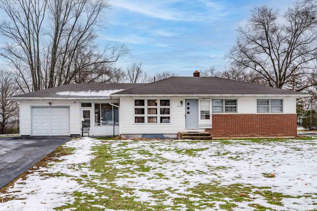 Photo of 2725 Schaper Drive, Fort Wayne, IN 46806 (MLS # 202548952)