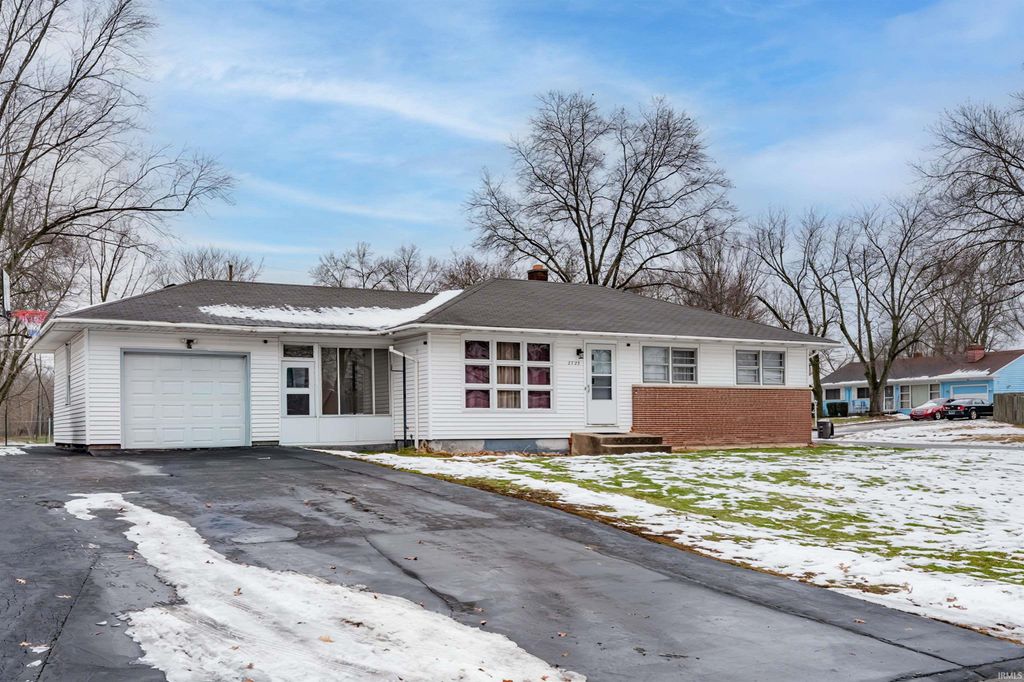 Photo of 2725 Schaper Drive, Fort Wayne, IN 46806 (MLS # 202548952)