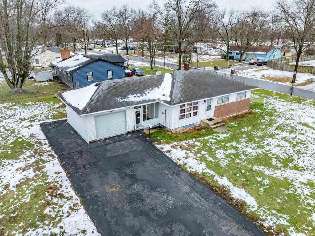 Photo of 2725 Schaper Drive, Fort Wayne, IN 46806 (MLS # 202548952)