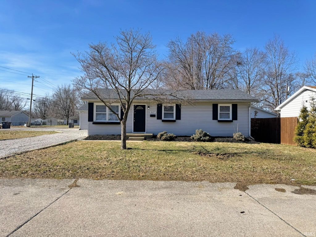 Photo of 2625 Hawthorne Avenue, Evansville, IN 47714 (MLS # 202604288)