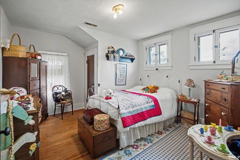 Tiny photo for 611 E 3rd Street, Brookston, IN 47923 (MLS # 202610803)