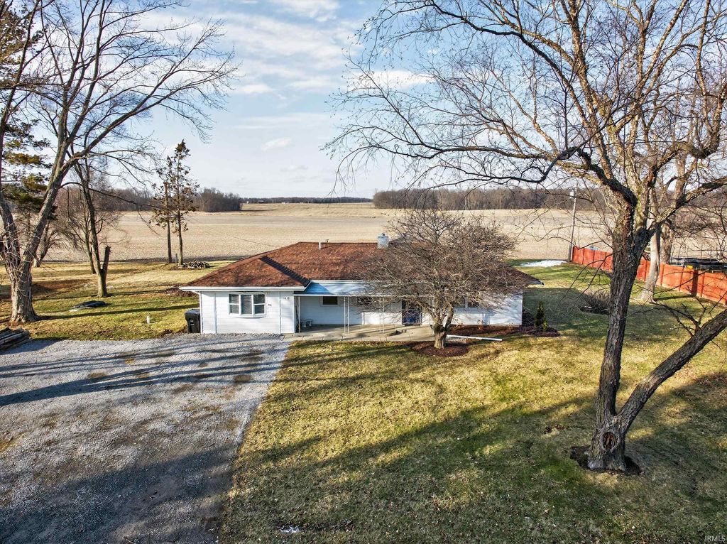 Photo of 1439 Logan Street, Auburn, IN 46706 (MLS # 202606547)