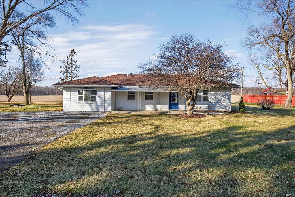 Photo of 1439 Logan Street, Auburn, IN 46706 (MLS # 202606547)