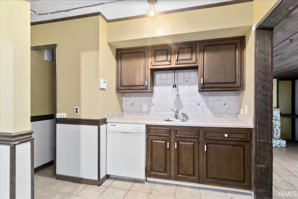 Photo of 1509 S Saint James Boulevard, Evansville, IN 47714 (MLS # 202549701)