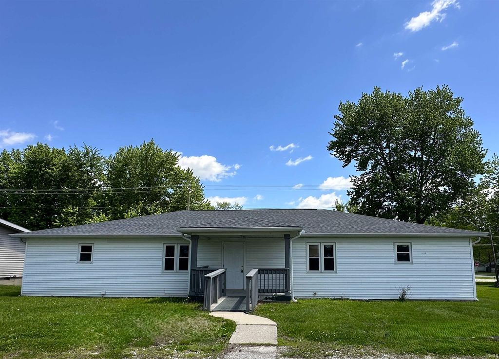 Photo of 411 N Pine Street, Brazil, IN 47234 (MLS # 202548731)