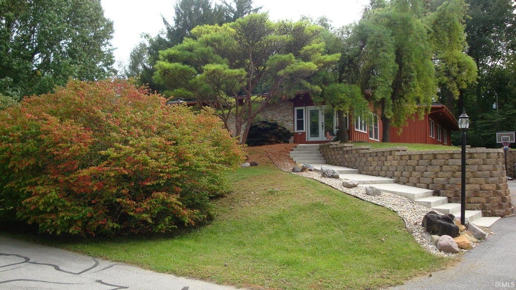 Photo of 2203 Willow Springs Road, Kokomo, IN 46902 (MLS # 202641369)