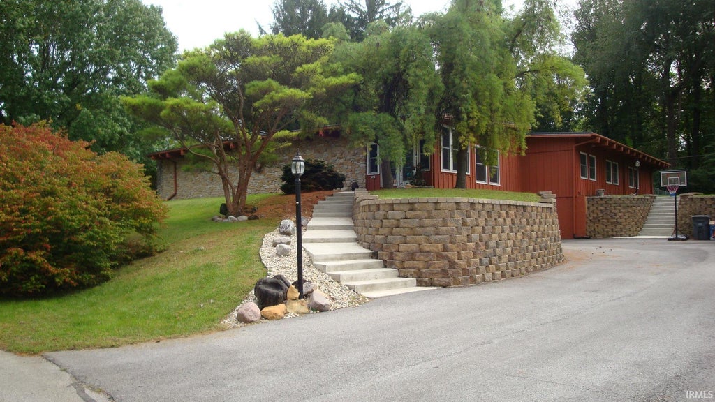 Photo of 2203 Willow Springs Road, Kokomo, IN 46902 (MLS # 202641369)