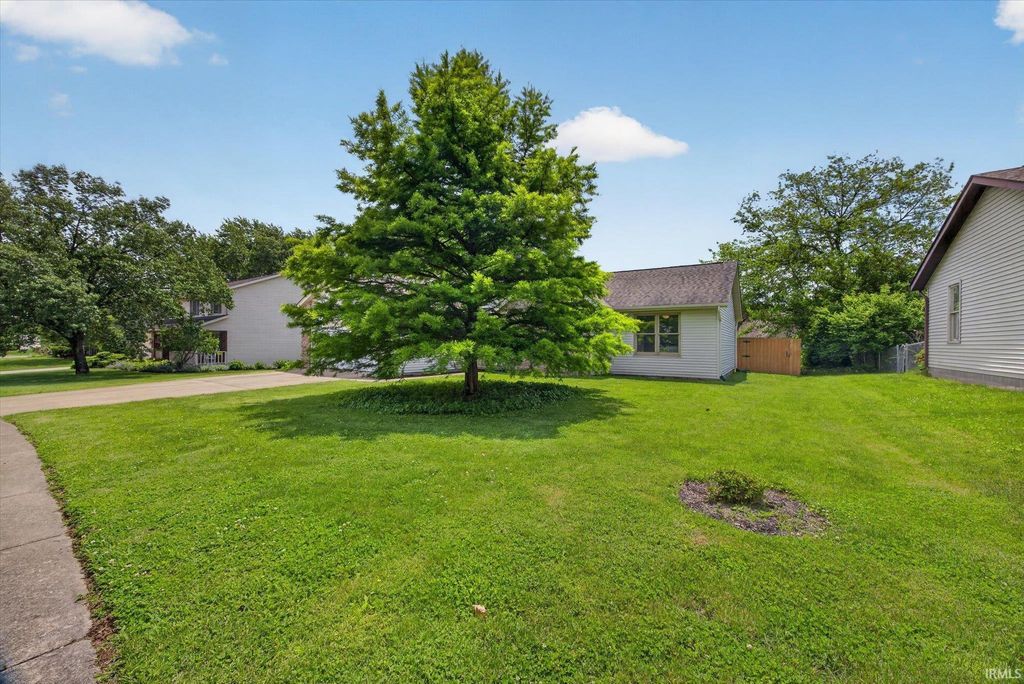 Photo of 4406 E Carrington Court, Bloomington, IN 47401 (MLS # 202619336)