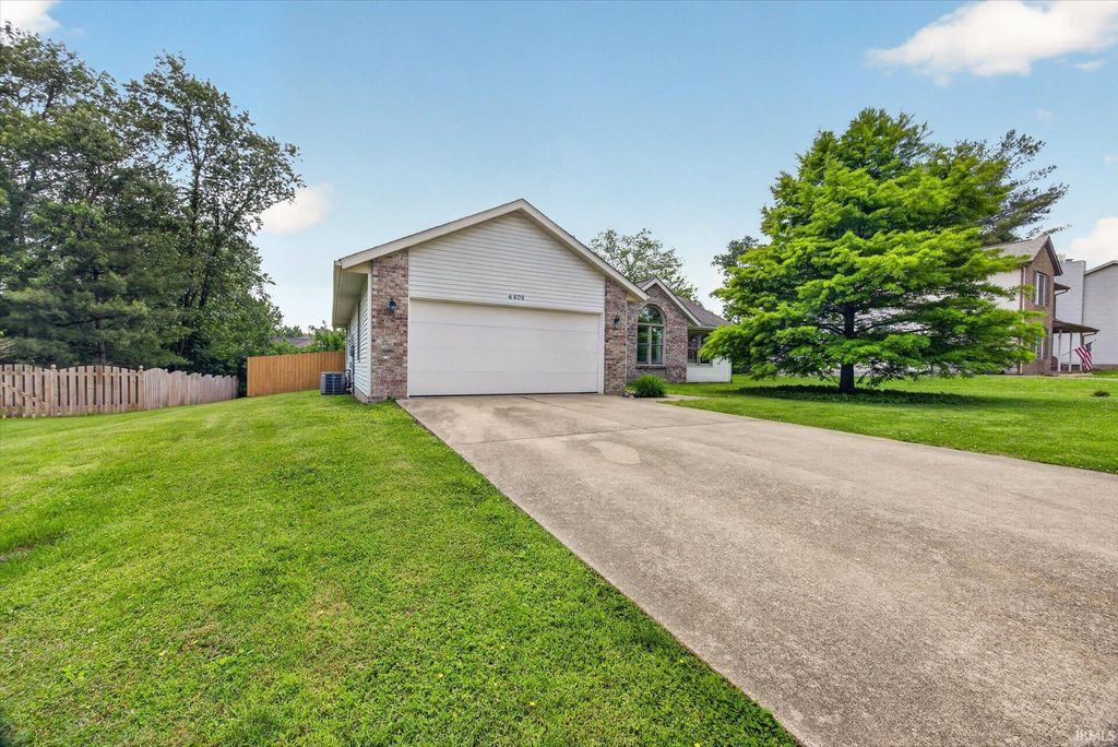 Photo of 4406 E Carrington Court, Bloomington, IN 47401 (MLS # 202619336)