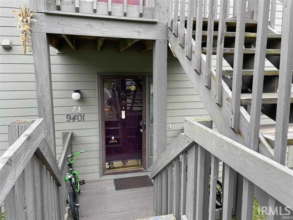 Photo of 9401 S Pointe Retreat Drive, Bloomington, IN 47401 (MLS # 202611587)