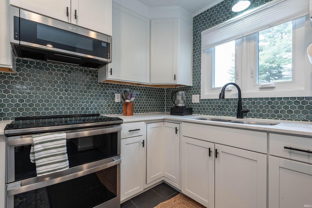Photo of 9401 S Pointe Retreat Drive, Bloomington, IN 47401 (MLS # 202611587)