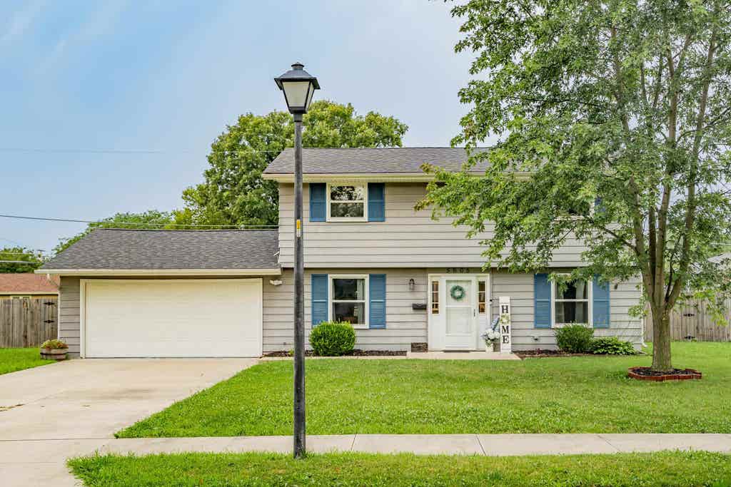 Photo of 5605 Dartmouth Drive, Fort Wayne, IN 46825 (MLS # 202632874)