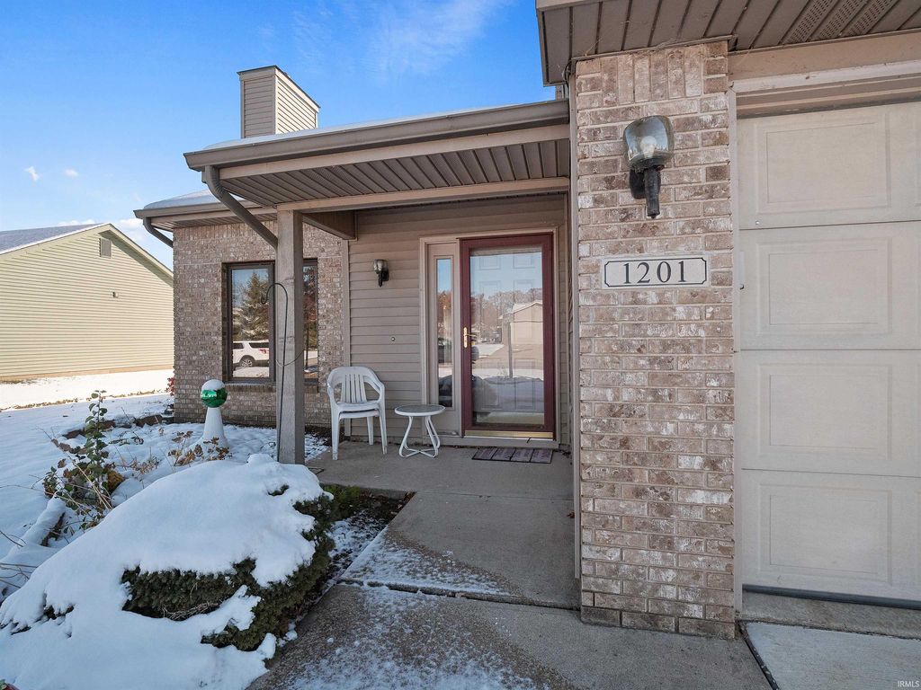 Photo of 1201 Polo Run, Fort Wayne, IN 46825 (MLS # 202545940)