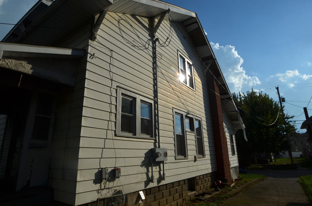 Photo of 425 Byron Street, Huntington, IN 46750 (MLS # 202637156)