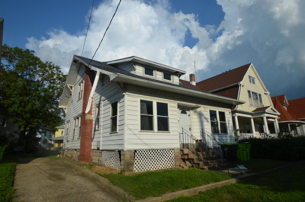 Photo of 425 Byron Street, Huntington, IN 46750 (MLS # 202637156)