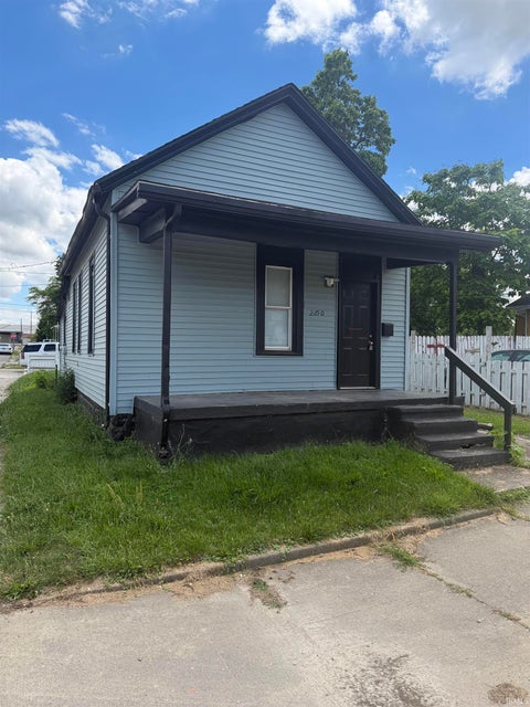 Photo of 2250 Chestnut Street, Fort Wayne, IN 46803 (MLS # 202624685)
