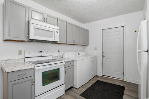 Tiny photo for 3106 Kossuth Street, Lafayette, IN 47904 (MLS # 202548751)