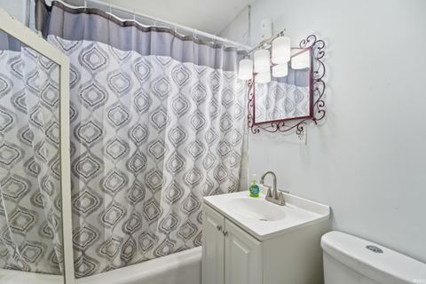 Tiny photo for 1034 E Richmond Street, Kokomo, IN 46901 (MLS # 202615518)