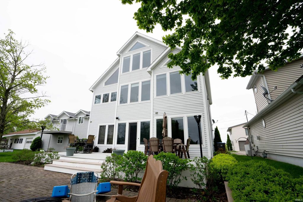 Photo of 10327 N Leeland Lane, Syracuse, IN 46567 (MLS # 202615581)