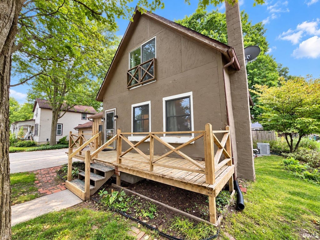 Photo of 109 Washington Street, Auburn, IN 46706 (MLS # 202639368)