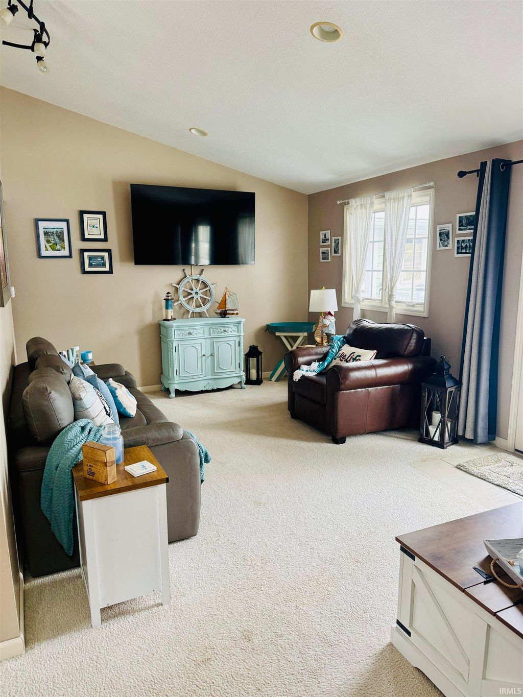 Photo of 11397 NE Wawasee Drive, Syracuse, IN 46567 (MLS # 202608913)