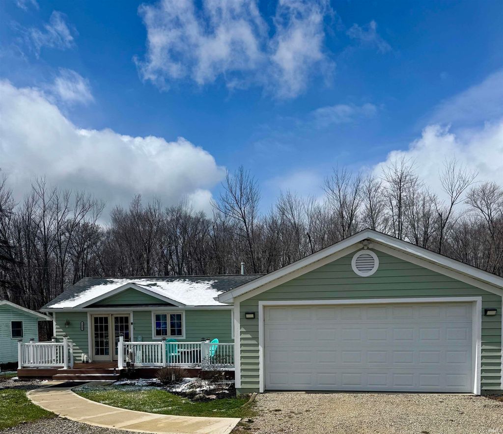 Photo of 11397 NE Wawasee Drive, Syracuse, IN 46567 (MLS # 202608913)