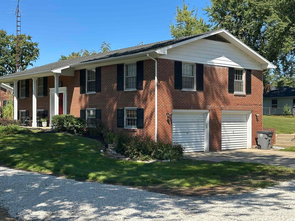 Photo of 108 Harrison Drive, Vincennes, IN 47591 (MLS # 202536242)