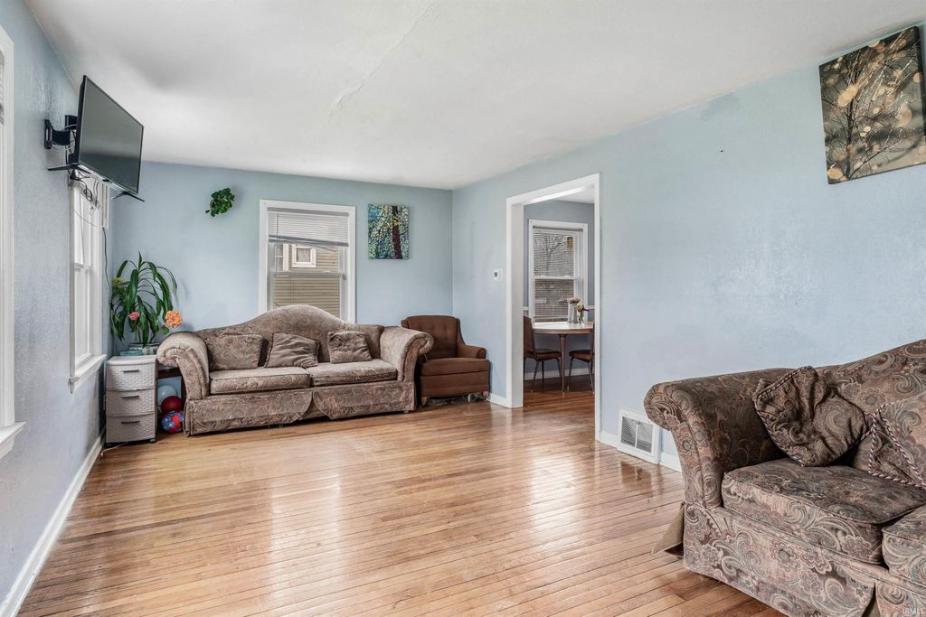 Photo of 4017 Weisser Park Avenue, Fort Wayne, IN 46806 (MLS # 202612054)