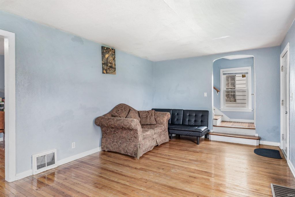 Photo of 4017 Weisser Park Avenue, Fort Wayne, IN 46806 (MLS # 202612054)