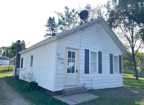 Photo of 104 S 24th Street, Goshen, IN 46528 (MLS # 202537454)