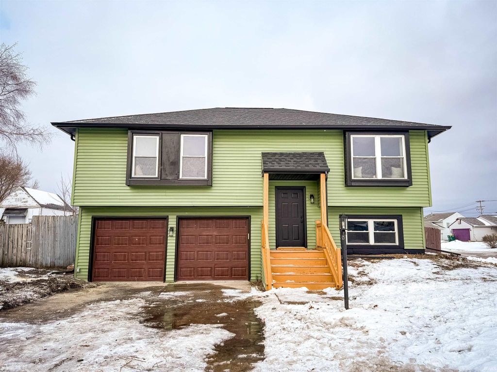 Photo of 820 Lovechio Drive, Mishawaka, IN 46544 (MLS # 202548721)