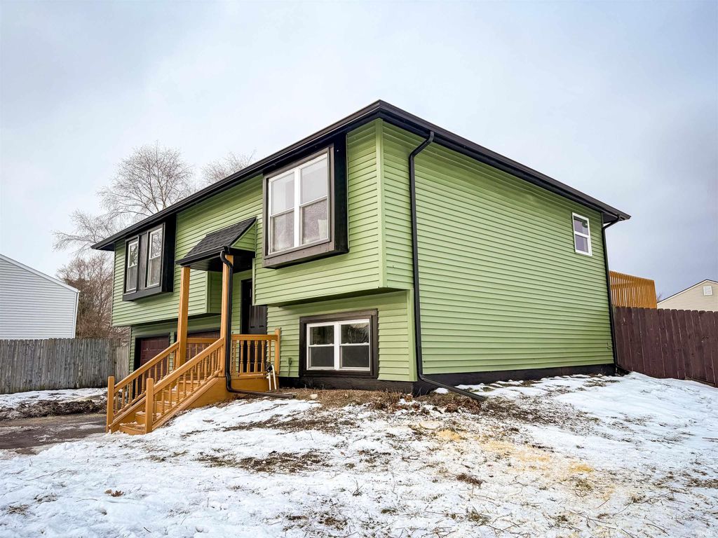 Photo of 820 Lovechio Drive, Mishawaka, IN 46544 (MLS # 202548721)