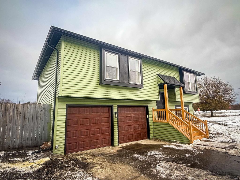 Photo of 820 Lovechio Drive, Mishawaka, IN 46544 (MLS # 202548721)