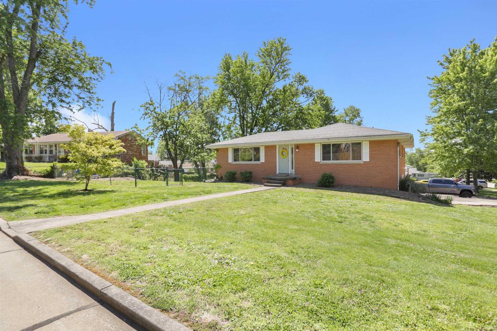 Photo of 5607 Twickingham Drive, Evansville, IN 47711 (MLS # 202617374)