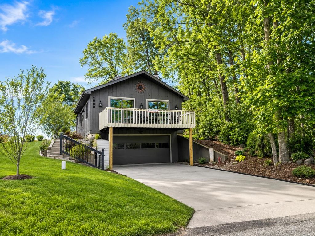 Photo of 3859 E Forest Glen Avenue, Leesburg, IN 46538 (MLS # 202616918)