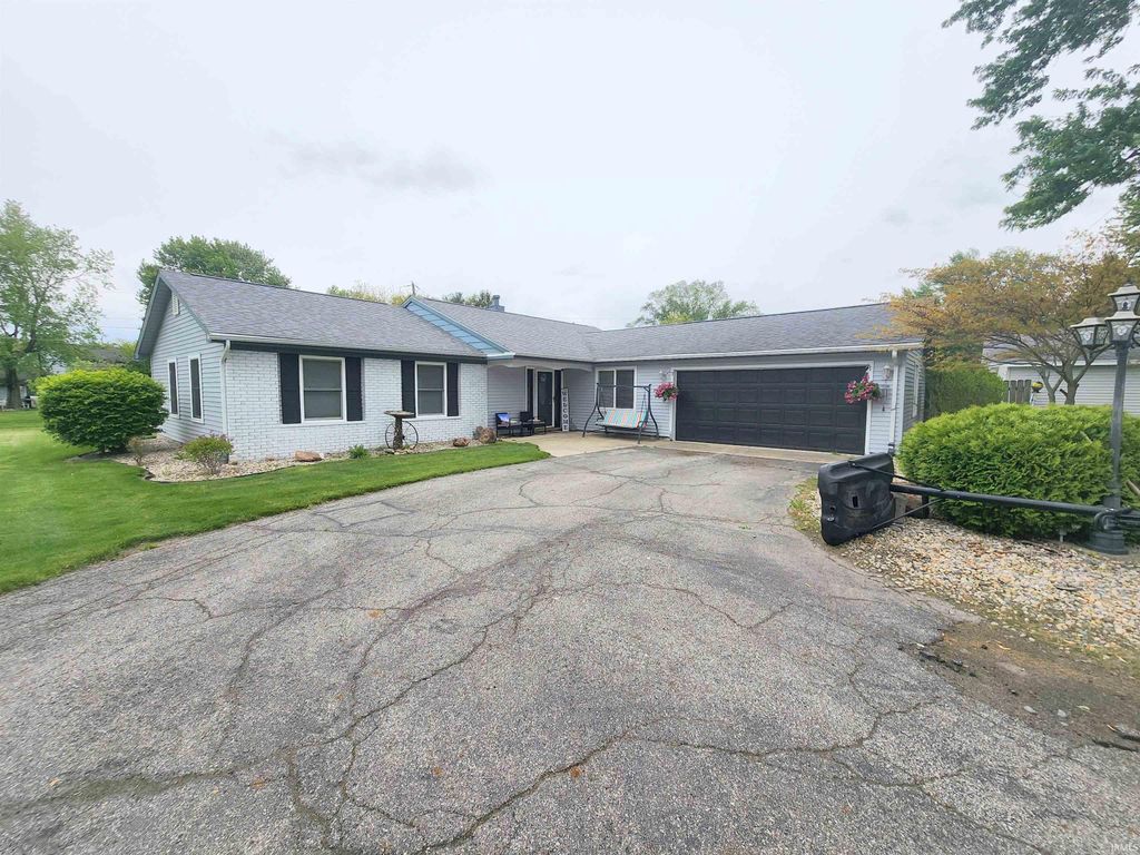 Photo of 1115 Ridgewood Lane, Bluffton, IN 46714 (MLS # 202617050)
