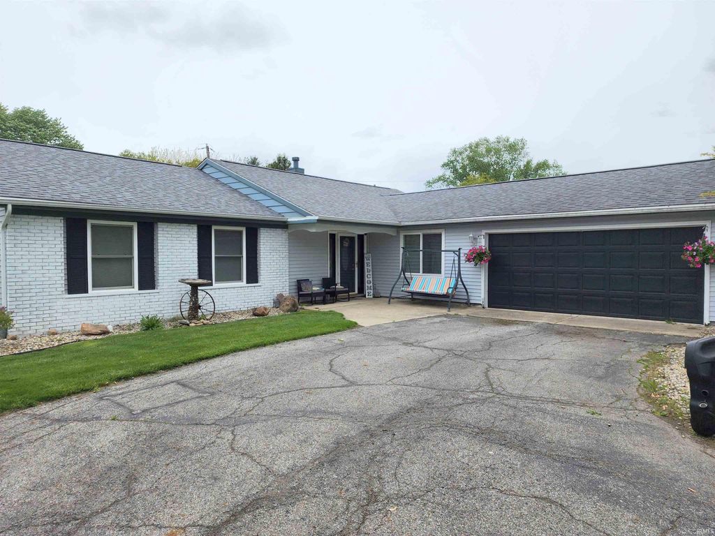 Photo of 1115 Ridgewood Lane, Bluffton, IN 46714 (MLS # 202617050)