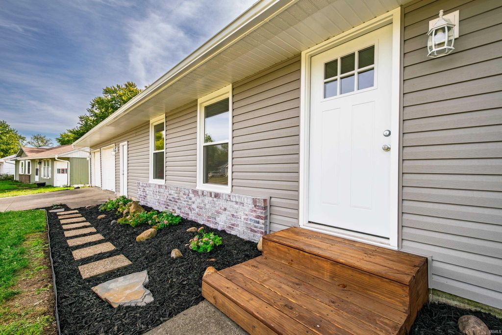 Photo of 221 W Paulette Avenue, Gaston, IN 47342 (MLS # 202541242)