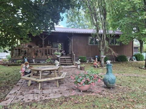 Photo of 558 N Lakeshore Drive, Albion, IN 46701 (MLS # 202540116)