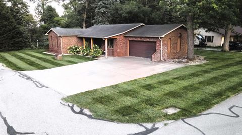 Photo of 509 E Woodlawn Drive, Winamac, IN 46996 (MLS # 202609070)