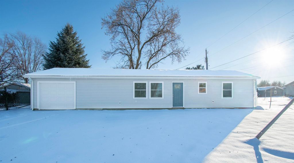 Photo of 105 Pennsylvania Avenue, Kendallville, IN 46755 (MLS # 202548281)