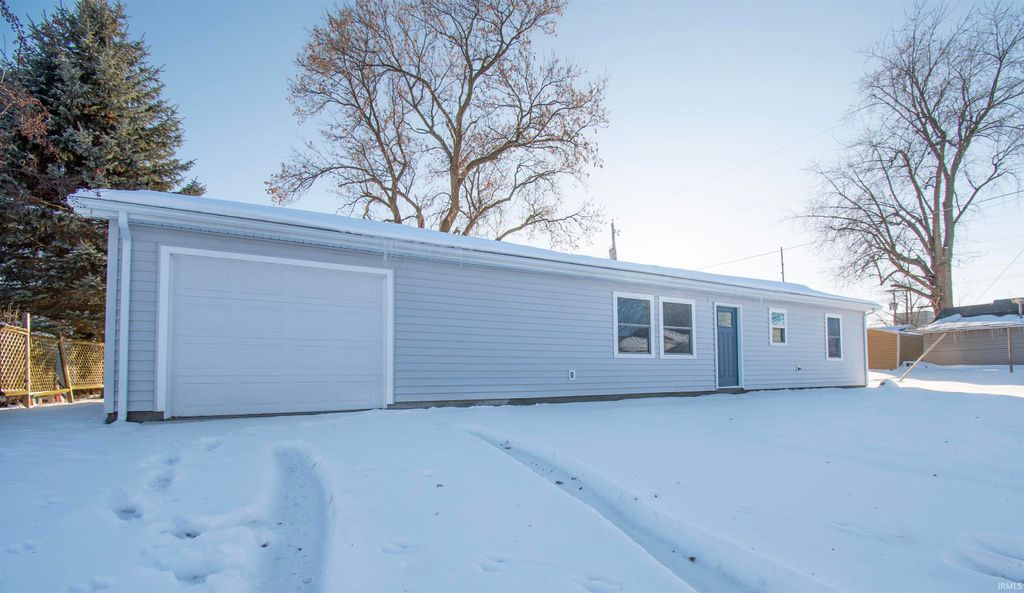 Photo of 105 Pennsylvania Avenue, Kendallville, IN 46755 (MLS # 202548281)