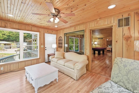 Tiny photo for 1644 Hunsaker Road, Boonville, IN 47601 (MLS # 202637846)