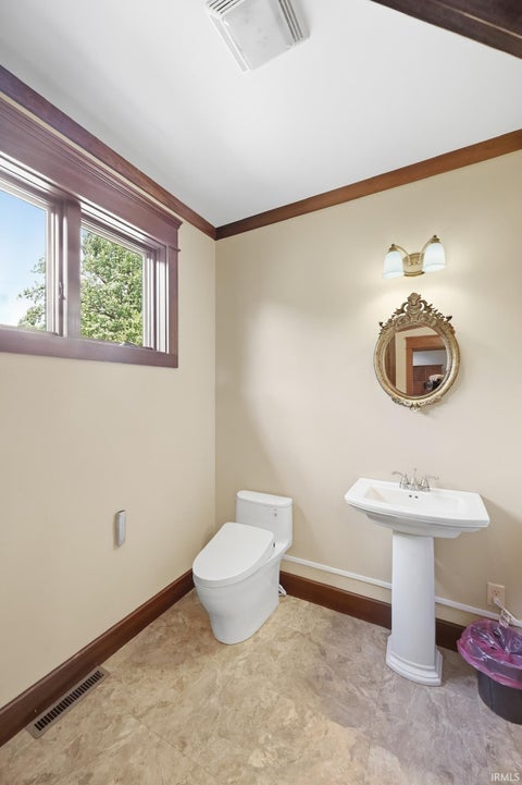 Tiny photo for 1644 Hunsaker Road, Boonville, IN 47601 (MLS # 202637846)