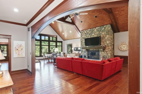 Tiny photo for 1644 Hunsaker Road, Boonville, IN 47601 (MLS # 202637846)