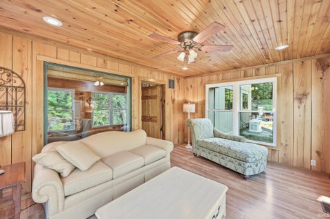 Tiny photo for 1644 Hunsaker Road, Boonville, IN 47601 (MLS # 202637846)