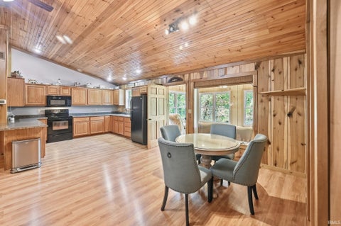 Tiny photo for 1644 Hunsaker Road, Boonville, IN 47601 (MLS # 202637846)